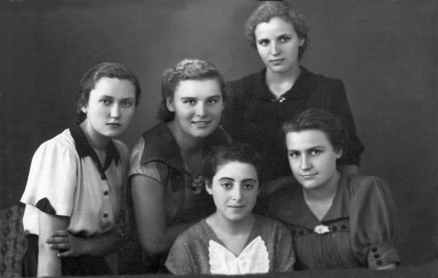 С подружками