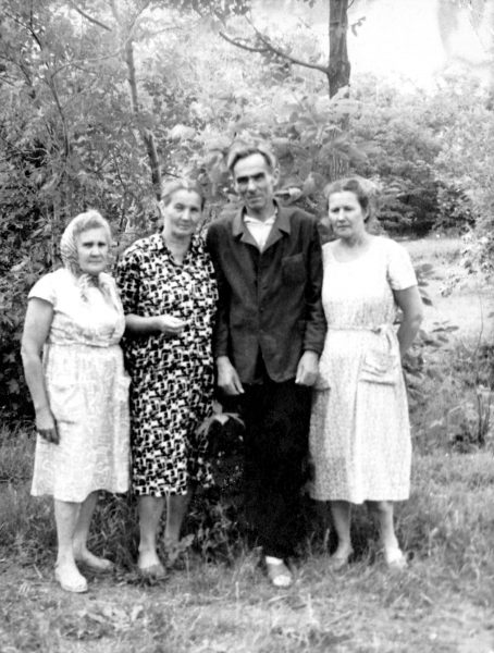 Олимпиада Алексеевна, Вера Яковлевна, Владимир Яковлевич и Клавдия Алексеевна. 1966 год