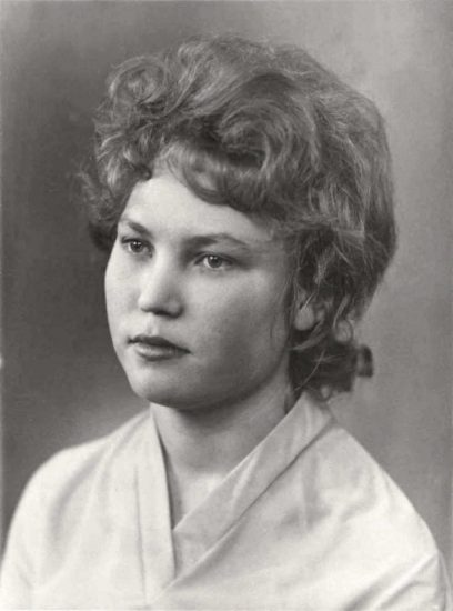 Подруга детства и двоюродная мамина сестра Валя Островерх (Лёвкина) 1964 год