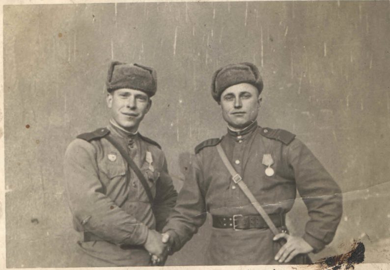 Дед Дмитрий в форме1943