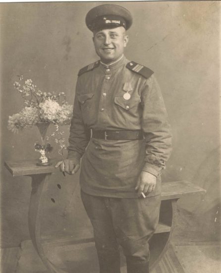 Дед Дмитрий в форме1945
