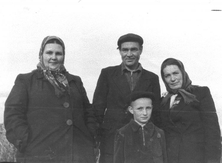 ?С родными (с бабушкиным братом-близнецом Иваном?)