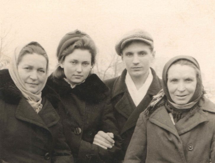 -Маруся-и-Галя-и-родители-e1652982679826