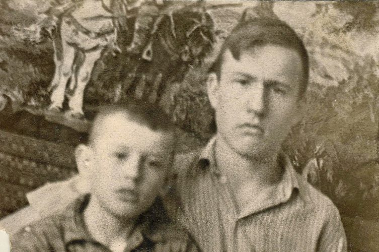 1959 год. Мне -16 лет, Игорю - 9.