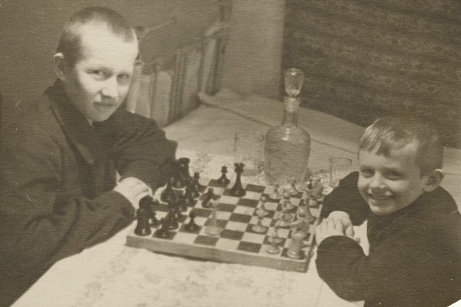 1956 год. С Игорем в квартире на И.Франко