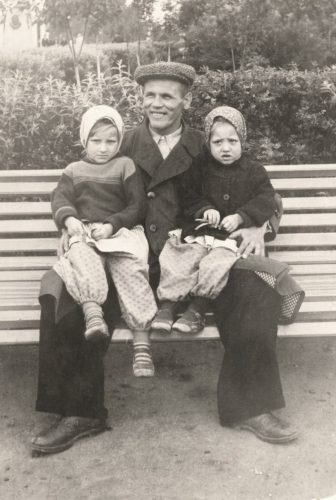 Алексей Михайлович с Галей и Ирой