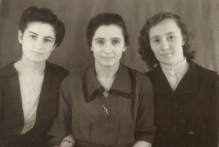 Валя, Софья Яковлевна Захарова (Лавицкая), Эмма