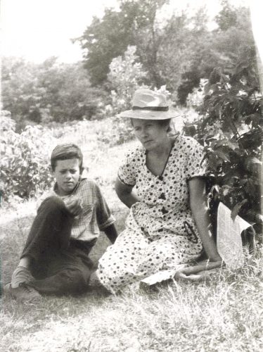 На отдыхе в Коммунарске Клавдия Алексеевна с Игорем